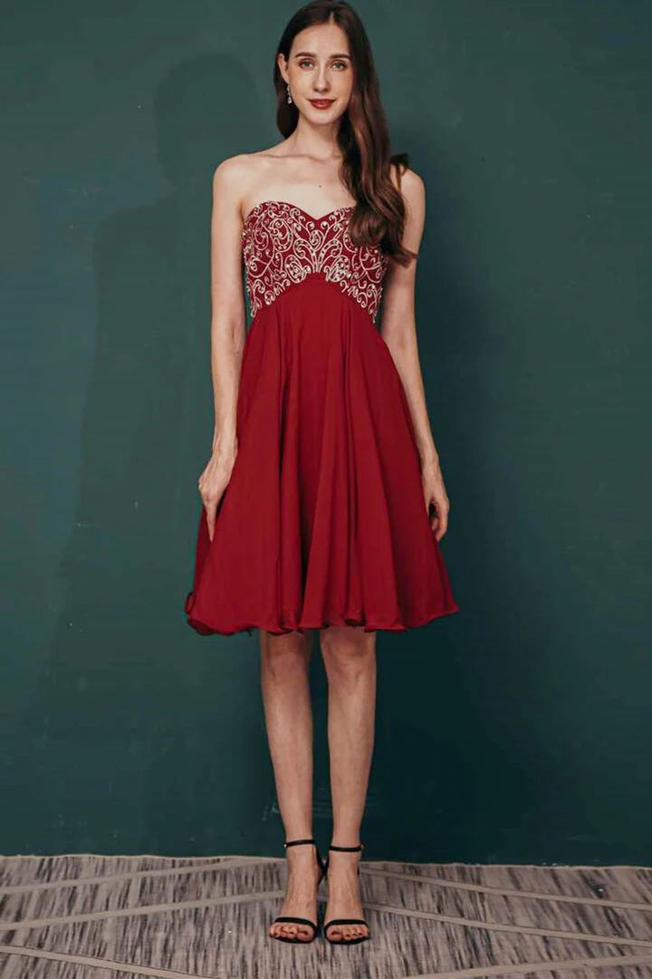 Vestido corto de fiesta con escote en forma de A y bordado en forma de corazón